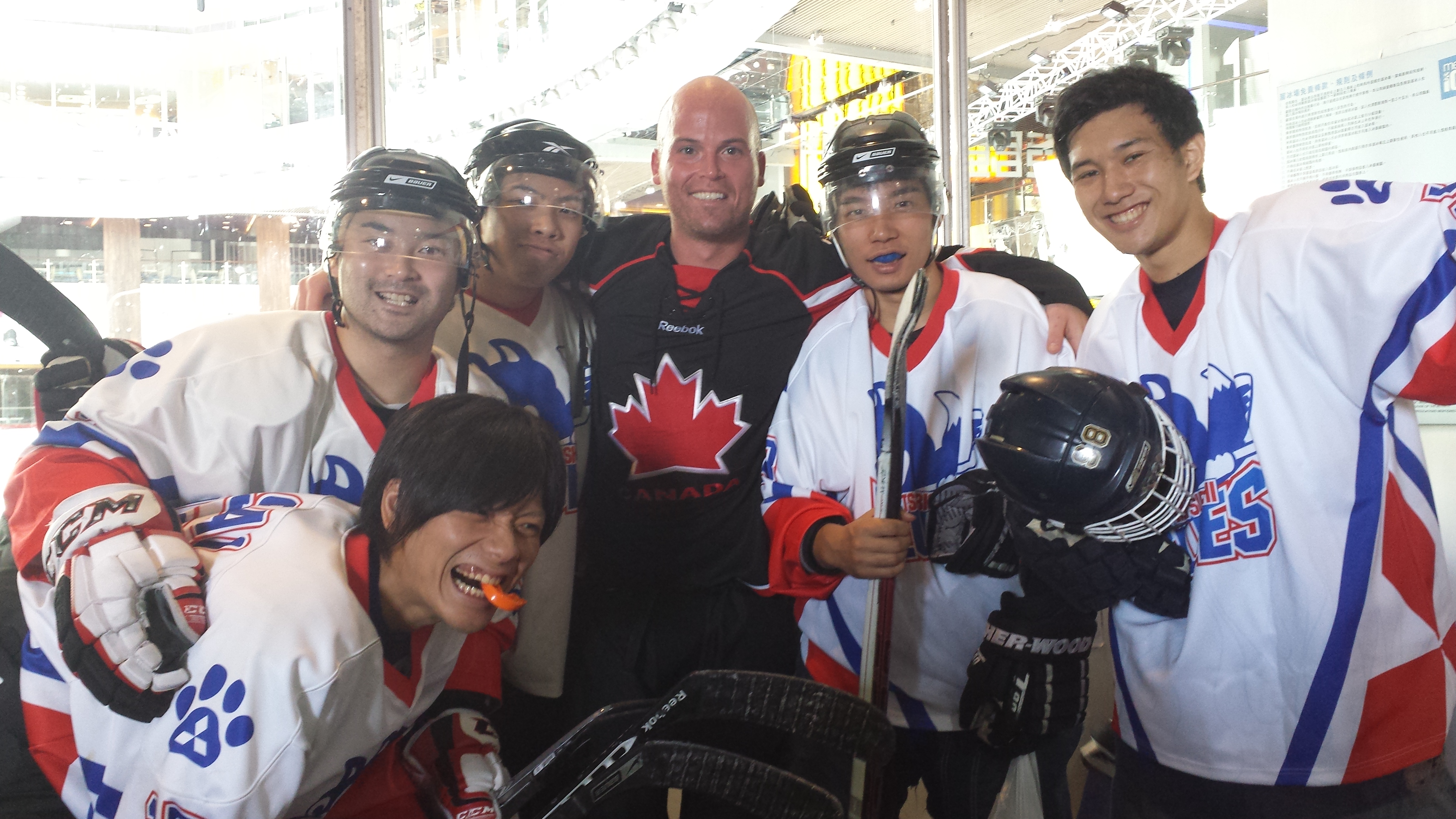 Hockey_travel.jpg